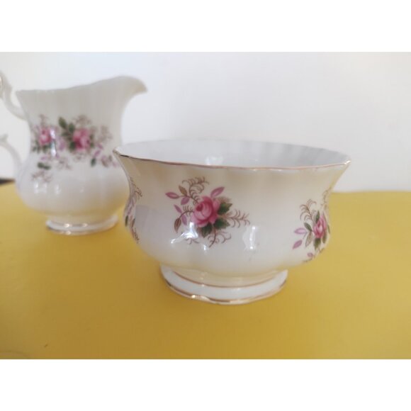 Royal Albert Lavender Rose Cream & Sugar Bowl Set Like New - Picture 16 of 16